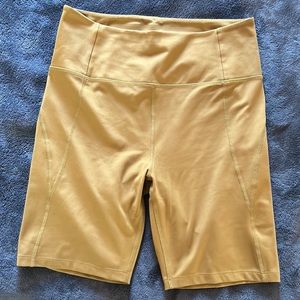 Girlfriend Collective HIGH RISE BIKER SHORTS - SADDLE L